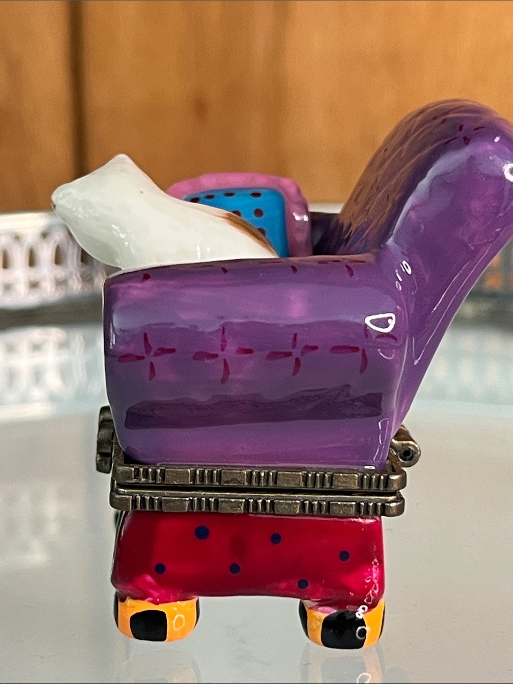 Limoges Style - Whimsical Cat-On-Chair Hand Painted Metal Hinged Trinket Box - Picture 4 of 7